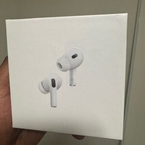 Apple AirPods (2nd generation w noise cancellation)
